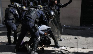 Επεισόδια στο Παρίσι: «Τεράστιες οι ζημιές – Ολόκληροι δρόμοι καταστράφηκαν» λέει ο δήμαρχος