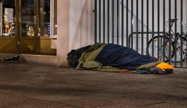 Φρίκη στην Ιταλία: 13χρονος Τυνήσιος περιέλουσε με βενζίνη άστεγο και του έβαλε φωτιά!