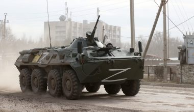 Ρωσία: Δορυφορικές εικόνες αποκαλύπτουν ταχεία αναπλήρωση των αρμάτων μάχης – Τι λένε αναλυτές