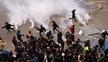 «Χάος» στη Γαλλία: Άγριες συγκρούσεις ανάμεσα σε διαδηλωτές και αστυνομικές δυνάμεις – 166 συλλήψεις