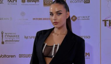 Εντυπωσιακή η πρώτη δημόσια εμφάνιση της Βικτώριας Δέλλα μετά την απώλεια της μητέρας της (φωτο)