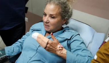 «Με κλωτσούσαν ξανά και ξανά»: Η επίθεση Ισραηλινών εποίκων στη φωτορεπόρτερ της Washington Post