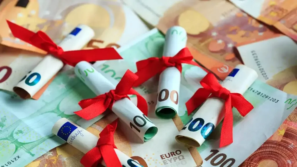 Δώρο Χριστουγέννων 2026: Πότε πληρώνεται και ποιοι εργαζόμενοι το δικαιούνται