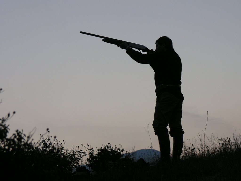 Παραλίγο τραγωδία στην Κοζάνη: Κυνηγός τραυματίστηκε από σφαίρα που εξοστρακίστηκε