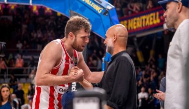 Συνάντηση «γιγάντων» στο Παλάου Μπλαουγκράνα: Ο Σάσα Βεζένκοφ χαιρέτησε τον Πεπ Γκουαρντιόλα (φωτο)