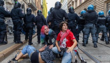 Μιλάνο: Νέα επεισόδια από κουκουλοφόρους – Έσπασαν καταστήματα και συγκρούστηκαν με την Αστυνομία