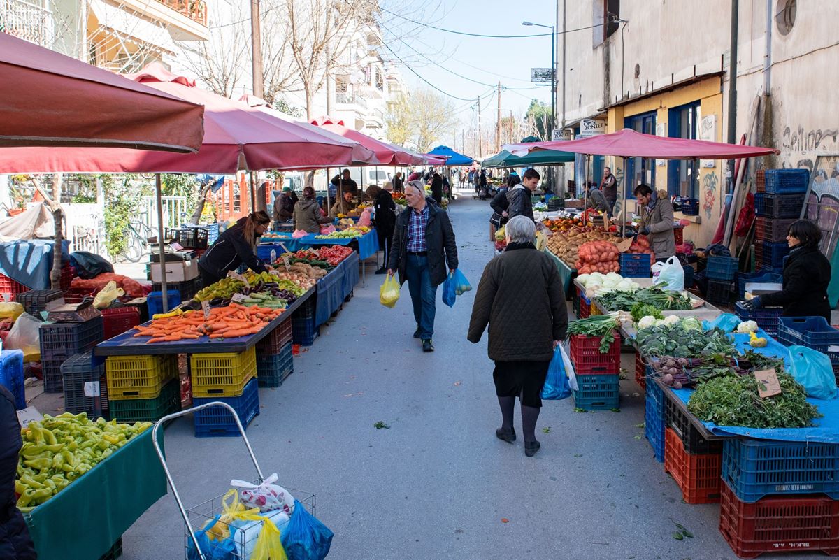 Λαϊκές αγορές: Τι αλλάζει για παραγωγούς, επαγγελματίες και καταναλωτές