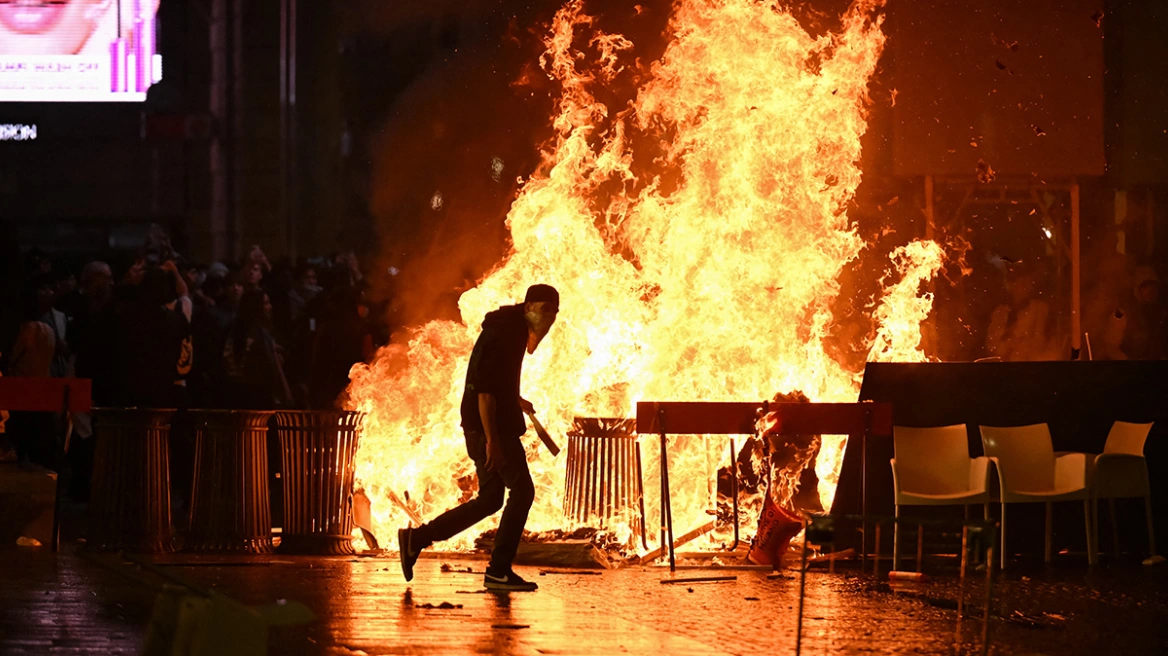 Παραλίγο να τυλιχτεί στις φλόγες ο εμβληματικός καθεδρικός ναός στο Μιλάνο (βίντεο)