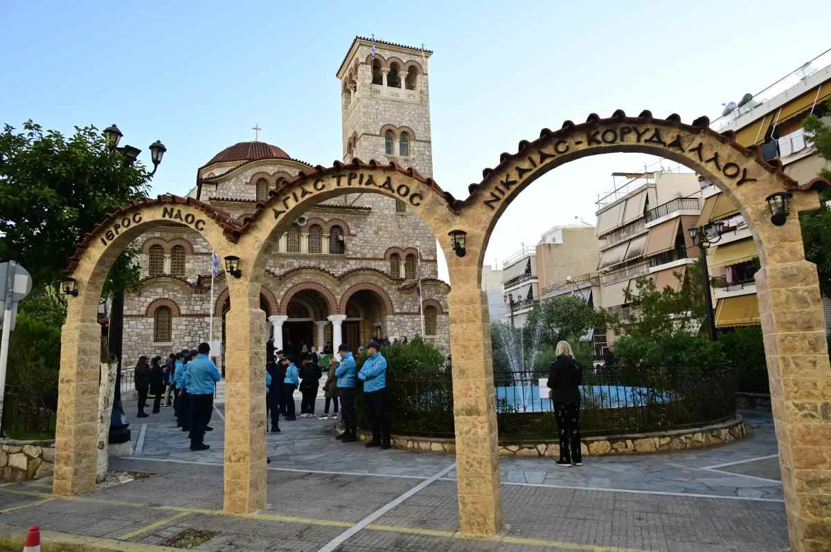 Γ.Μαζωνάκης: Σε κλίμα συγκίνησης το 40ήμερο μνημόσυνο στη Νίκαια – Συντετριμμένη η οικογένειά του