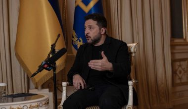 Ζελένσκι κατά Πούτιν: «Είναι δολοφόνος»