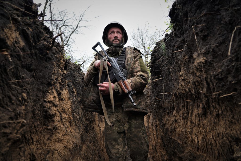 Ουκρανός πλήρωσε ακριβά την τακτική «hide and go» στην Ντομπροπίλια: Δείτε τι έγινε μετά (βίντεο)