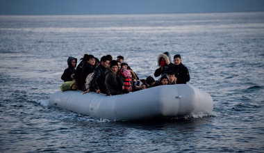 Τούρκος δουλέμπορος εμβόλισε με ταχύπλοο με παράνομους μετανάστες σκάφος του Λιμενικού: 6 νεκροί