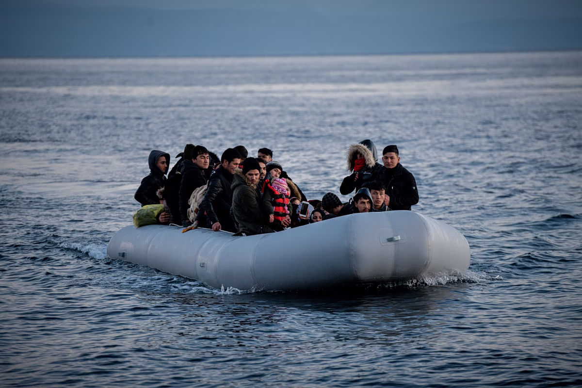 Τούρκος δουλέμπορος εμβόλισε με ταχύπλοο με παράνομους μετανάστες σκάφος του Λιμενικού: 6 νεκροί