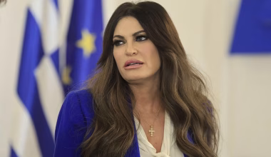 Η Κίμπερλι σε άθλια ψυχολογική κατάσταση στην πρεσβεία: Κατηγορεί το προσωπικό για «χαφιεδισμό»
