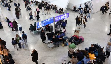 «Χάος» στο «Ελευθέριος Βενιζέλος»: Καθυστερήσεις στις αναχωρήσεις και ουρές στους ελέγχους