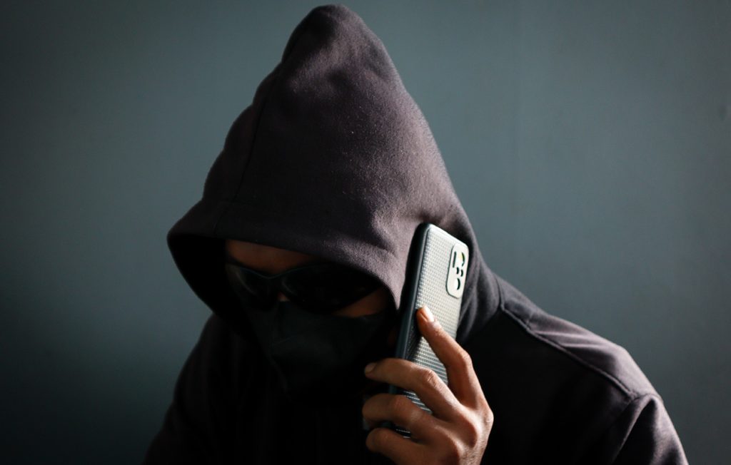 Συνελήφθησαν τρεις νεαροί ηλικίας 18,19 και 20 ετών: Πώς έπειθαν κόσμο και τους πήραν 146.000 ευρώ