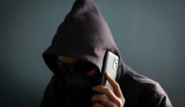 Συνελήφθησαν τρεις νεαροί ηλικίας 18,19 και 20 ετών: Πώς έπειθαν κόσμο και τους πήραν 146.000 ευρώ