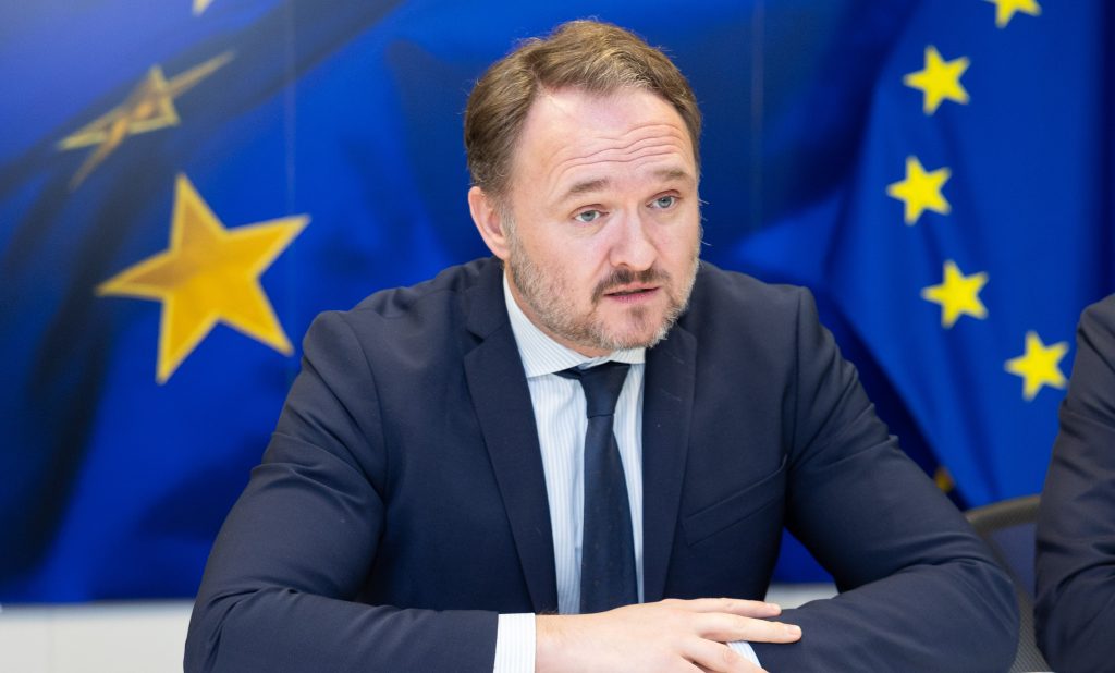 Επίτροπος Ενέργειας της ΕΕ: «Πιέσαμε Ρωσία & Ιράν και θα το πληρώσουμε – Έρχεται σκληρός χειμώνας»