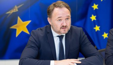 Επίτροπος Ενέργειας της ΕΕ: «Πιέσαμε Ρωσία & Ιράν και θα το πληρώσουμε – Έρχεται σκληρός χειμώνας»