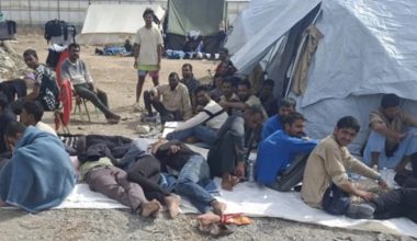 Η Ιεράπετρα «χάνεται»: Εκατοντάδες παράνομοι μετανάστες… «λιάζονται» προκλητικότατα! (βίντεο)