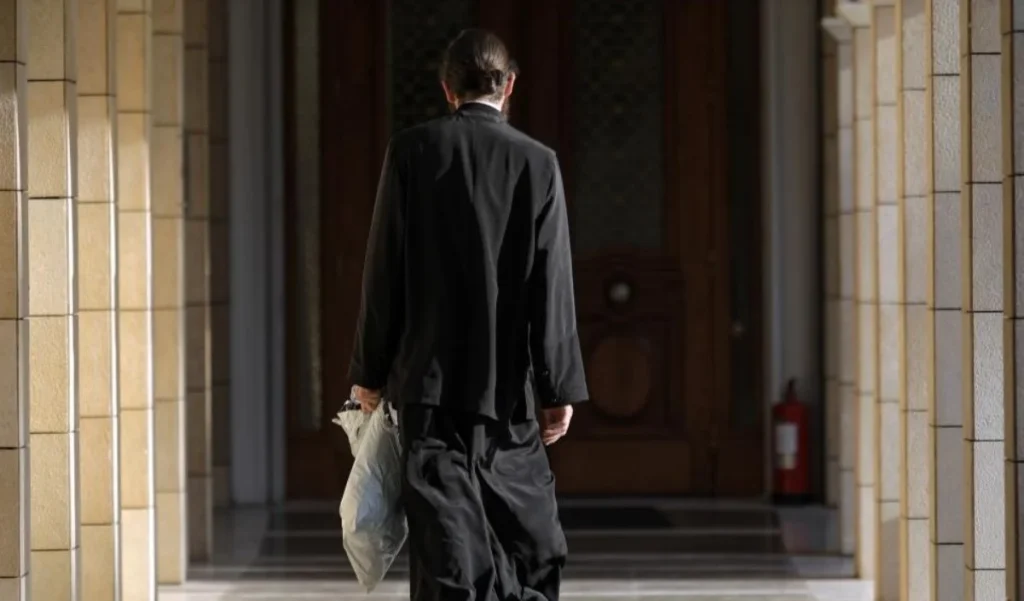 Συνελήφθη 44χρονος Ρουμάνος ρασοφόρος που κατευθυνόταν προς το Άγιο Όρος