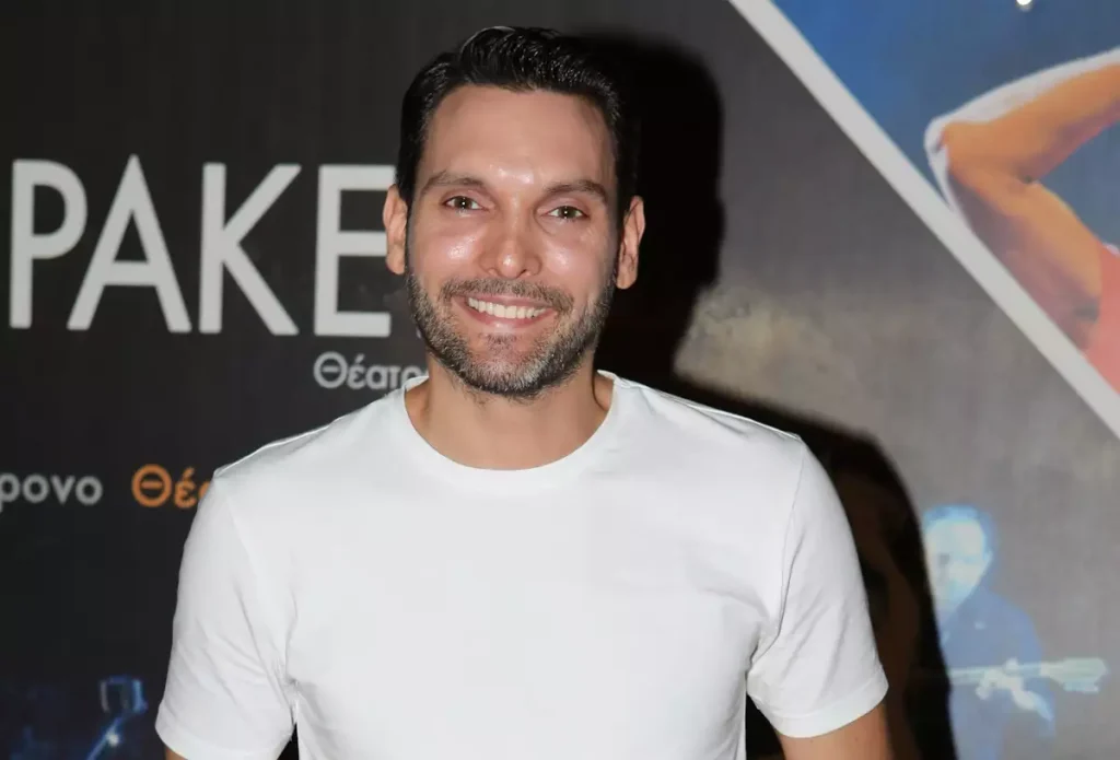 Ι.Αθανασόπουλος: Η εντυπωσιακή μεταμόρφωσή του σε… γυναίκα για τις ανάγκες θεατρικής παράστασης