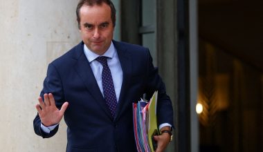 Γαλλία: «Πράσινο φως» από τον Σ.Λεκορνί για τοπικές απαγορεύσεις κυκλοφορίας μετά τα βίαια επεισόδια