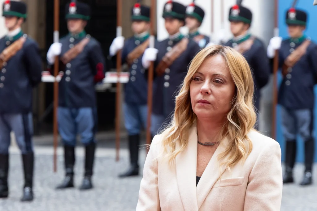 Η Τζόρτζια Μελόνι βγάζει τον Στρατό στους δρόμους της Ιταλίας – «Τσακίστε τους»