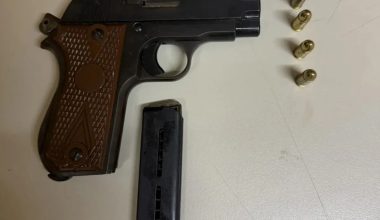 Συνελήφθησαν νεαροί στο Περιστέρι: Ο ένας είχε κρύψει πιστόλι και φυσίγγια στα γεννητικά του όργανα