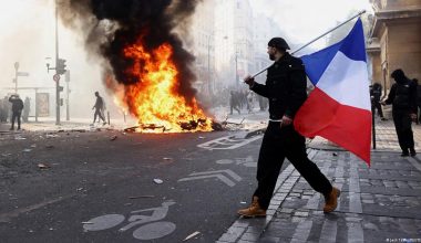 Το resell πήρε «φωτιά»: Στο Διαδίκτυο πανάκριβα προϊόντα από λεηλατημένα μαγαζιά του Παρισιού