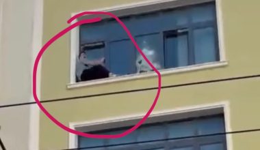 Σοκαριστικό βίντεο: H στιγμή που ο άνδρας πέφτει από τον 4ο όροφο ξενοδοχείου στην Ομόνοια – «Help!»