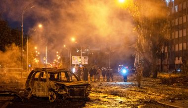 Μαζική ρωσική επίθεση με βαλλιστικούς πυραύλους στο Κίεβο: Στόχος θερμοηλεκτρικός σταθμός (βίντεο)