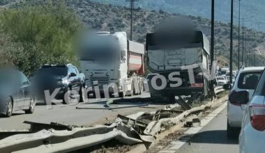 Φορτηγό στον Ασπρόπυργο πήρε παραμάζωμα τις προστατευτικές μπάρες και κατέληξε στο αντίθετο ρεύμα