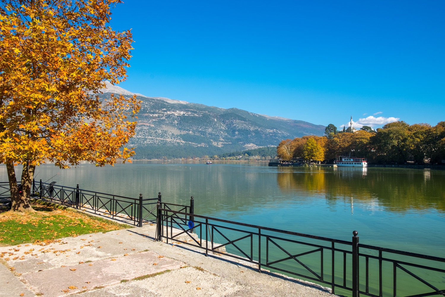 3+1 λίμνες στην Ελλάδα που αξίζει να επισκεφθείτε αυτό το φθινόπωρο (φωτο)