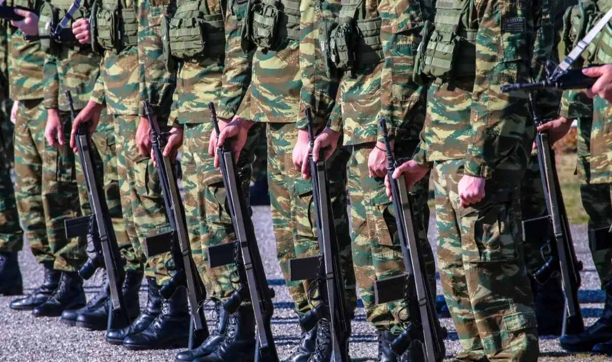 Ν.Δένδιας: «Καταργούνται και συγχωνεύονται 182 στρατιωτικές δομές»