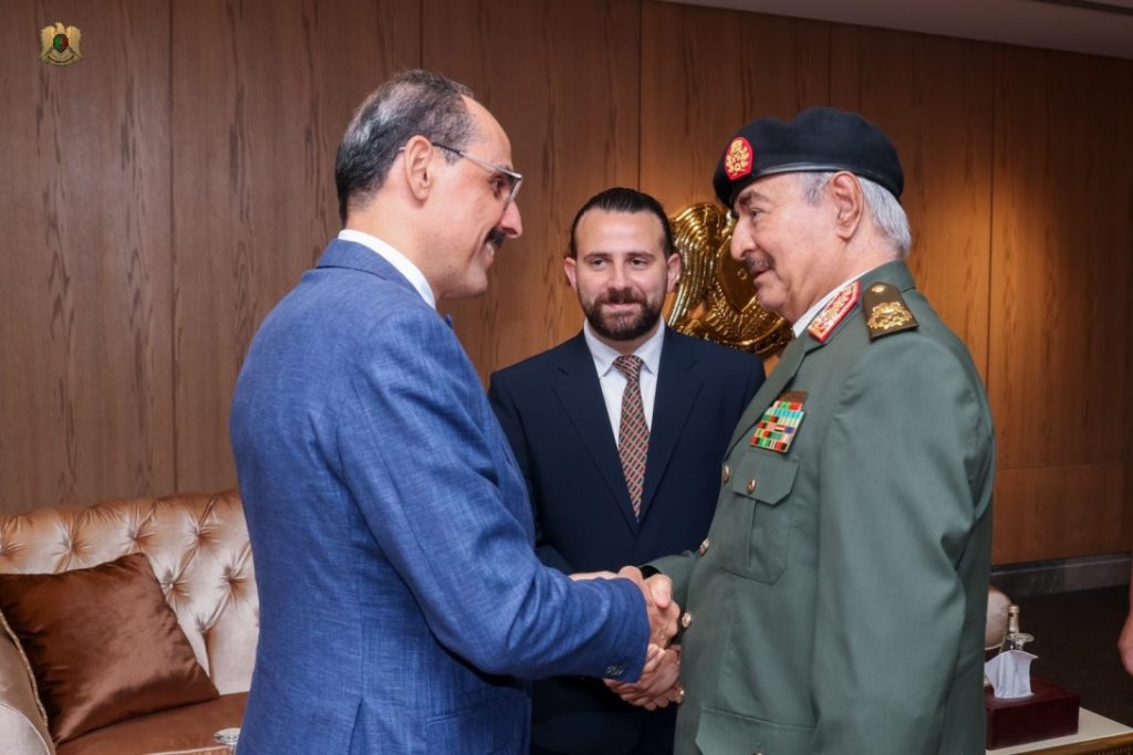 Ο Χαφτάρ κάνει δώρο  στην Τουρκία το μνημόνιο και στην Ελλάδα τους… λαθρομετανάστες