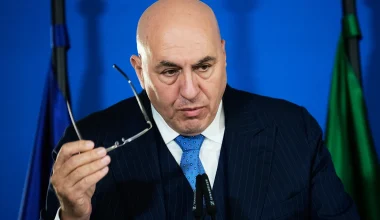 Ιταλός ΥΠΑΜ: «Η χώρα μας βιώνει υβριδικό πόλεμο» – Ποια χαρακτήρισε ως «μη συμβατικά όπλα»