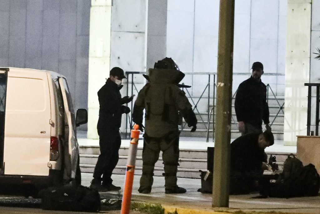 Πειραιάς: Άδεια η βαλίτσα που εντοπίστηκε κοντά στην Αστυνομική Διεύθυνση (upd)