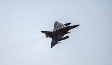 Συντριβή μαχητικού Mirage 2000D στη Γαλλία: Νεκρός ο ένας πιλότος, αγνοείται ο δεύτερος