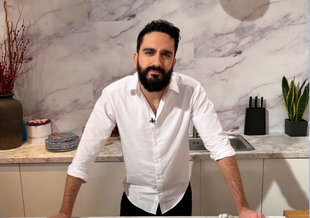 Δ.Ατζαράκης: Τρόλαρε τον Κ.Αργυρό με βίντεο από τον Τιτανικό, τη Χιροσίμα και τους Δίδυμους Πύργους