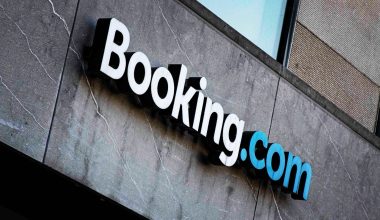 Στο «μικροσκόπιο» της Κομισιόν η Booking: Έρευνα για ψεύτικα καταλύματα και απάτες
