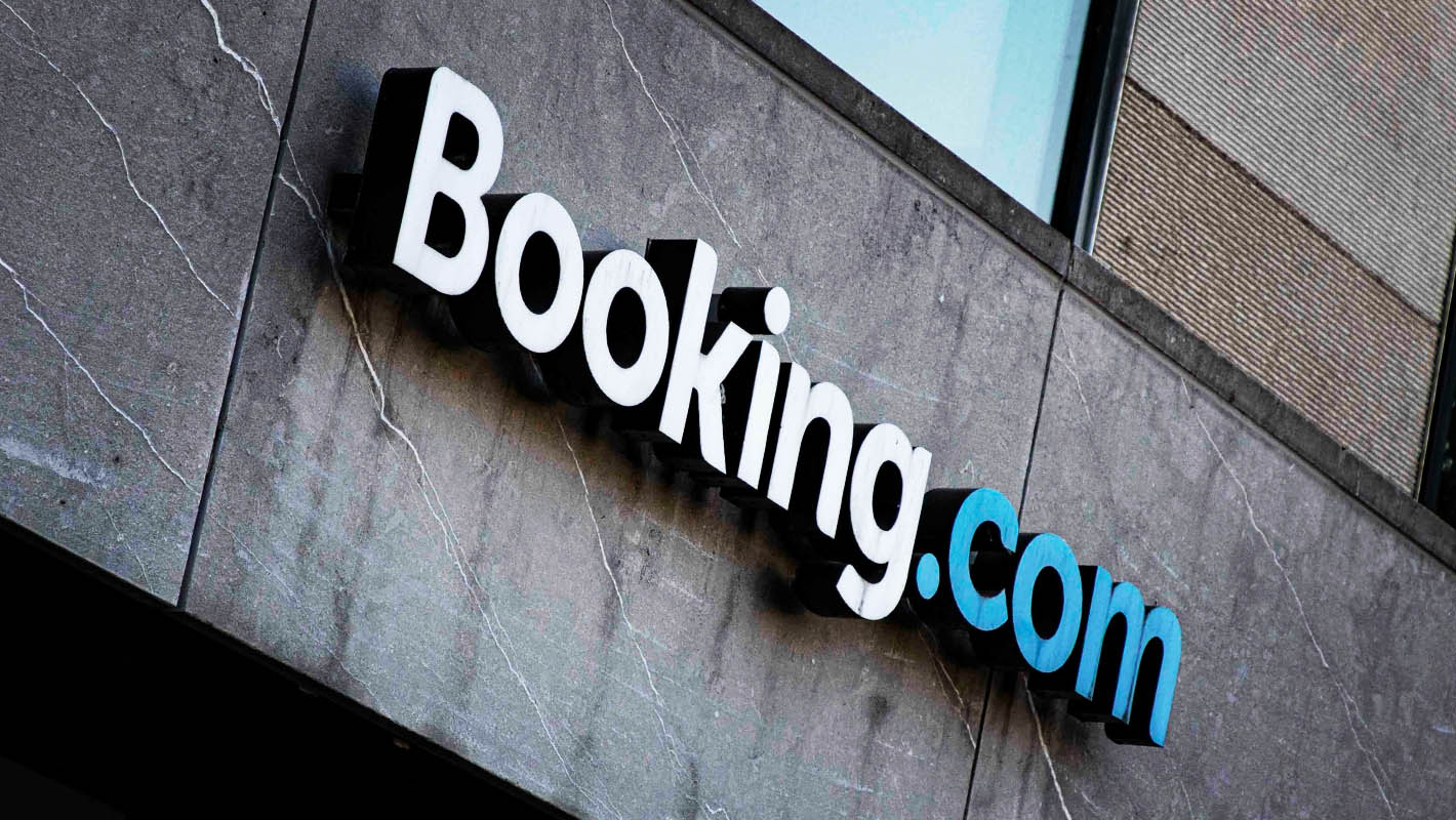 Στο «μικροσκόπιο» της Κομισιόν η Booking: Έρευνα για ψεύτικα καταλύματα και απάτες
