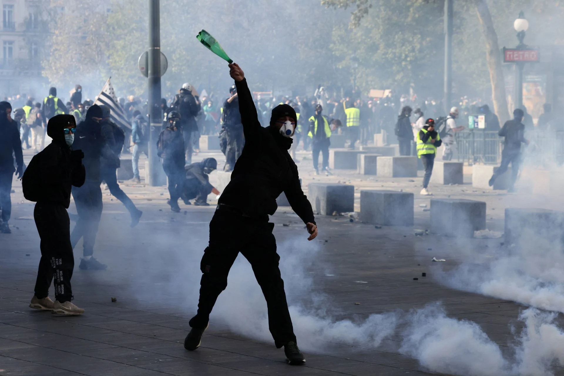 «Βράζει» η Ευρώπη: Διαδηλώσεις και επεισόδια σε Γαλλία, Ιταλία, Πορτογαλία και Αλβανία (βίντεο)