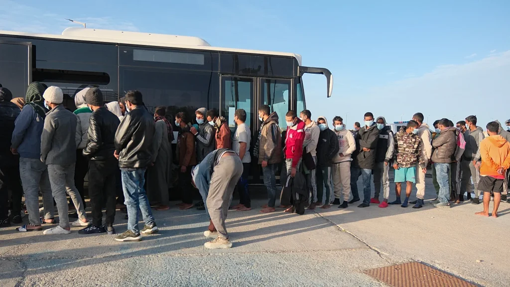Ασταμάτητες οι αφίξεις παράνομων αλλοδαπών σε Ιεράπετρα και Γαλήνη: Έφτασαν 116 μέσα σε λίγες ώρες