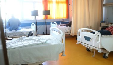 Πάρος: Θρίλερ με την 21χρονη που νοσηλεύεται σε κωματώδη κατάσταση – Τι υποστηρίζει ο σύντροφός της