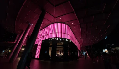 Victoria’s Secret: Ο άνθρωπος που δημιούργησε τον κολοσσό των εσωρούχων και η τραγική κατάληξή του