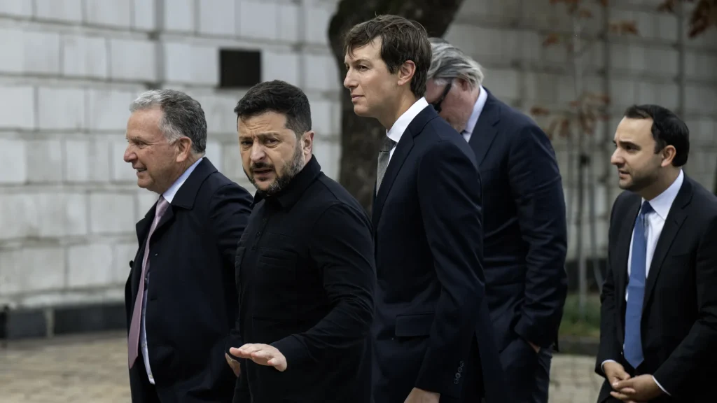 «Σύννεφα» στο Κίεβο: Ο Β.Ζελένσκι λέει «ναι» στο «πάγωμα» των σημερινών εδαφικών γραμμών; (βίντεο)