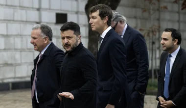 «Σύννεφα» στο Κίεβο: Ο Β.Ζελένσκι λέει «ναι» στο «πάγωμα» των σημερινών εδαφικών γραμμών; (βίντεο)