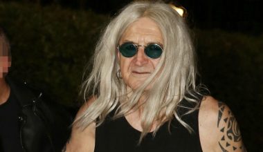 Νίκος Καρβέλας: Οι δύο τραγουδιστές που ζήτησαν άδεια για να ερμηνεύουν τραγούδια του