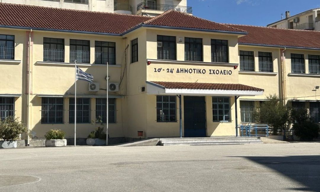 Σέρρες: Έπεσαν σοβάδες στην είσοδο σχολικού συγκροτήματος – Αναστέλλεται η λειτουργία του
